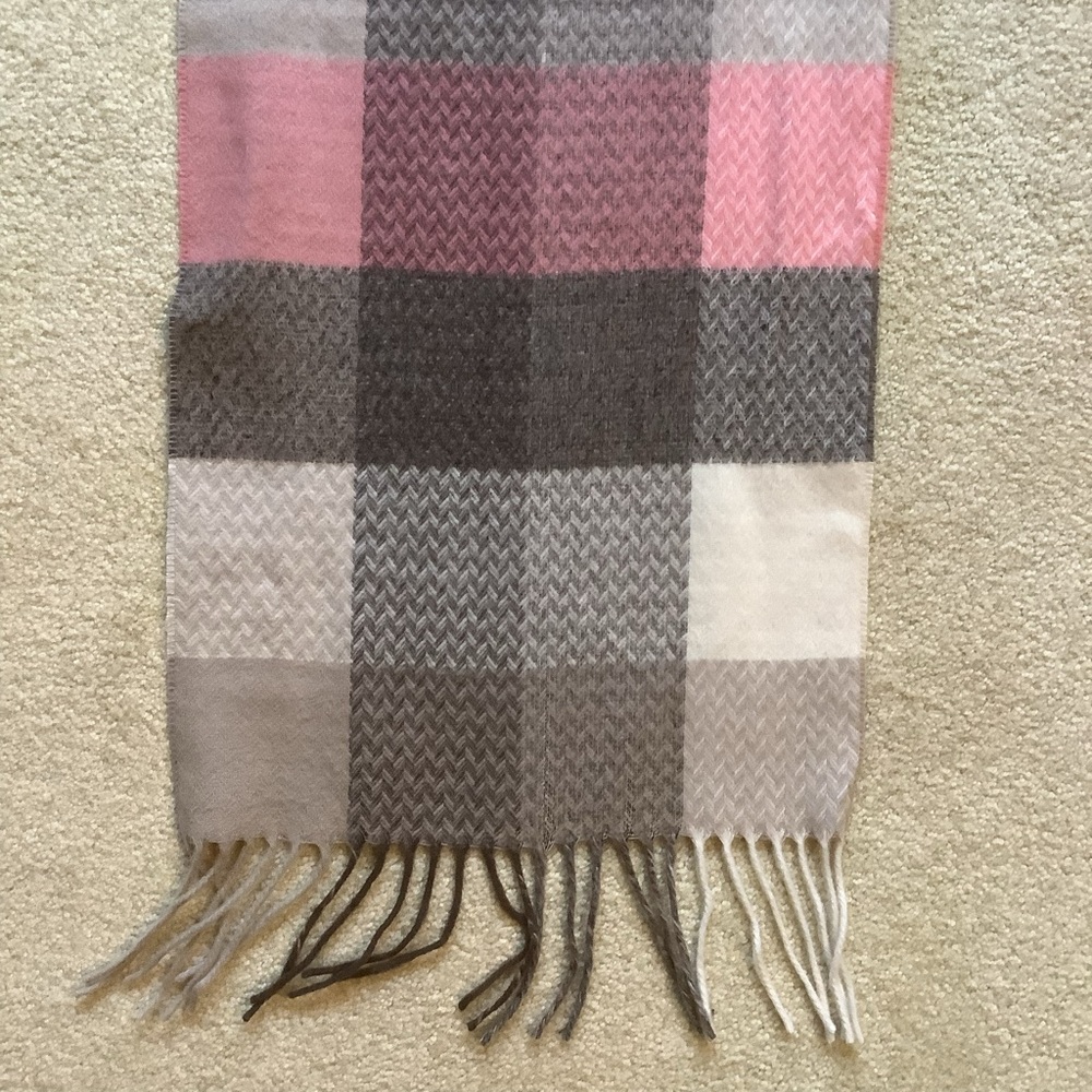 London Fog Cashmink Pink and Cream Scarf Made in Germany - Picture 8 of 12